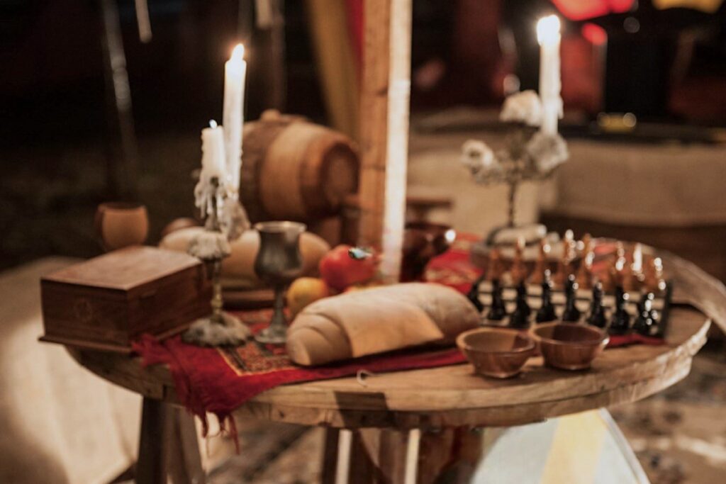 Festival Medieval Brasil Forja Oficinas Vida Cotidiano Histórico Xadrez Pão Barril Velas